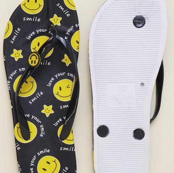 NWT black smiley face flip flops summer sandals shoes - Picture 3 of 3